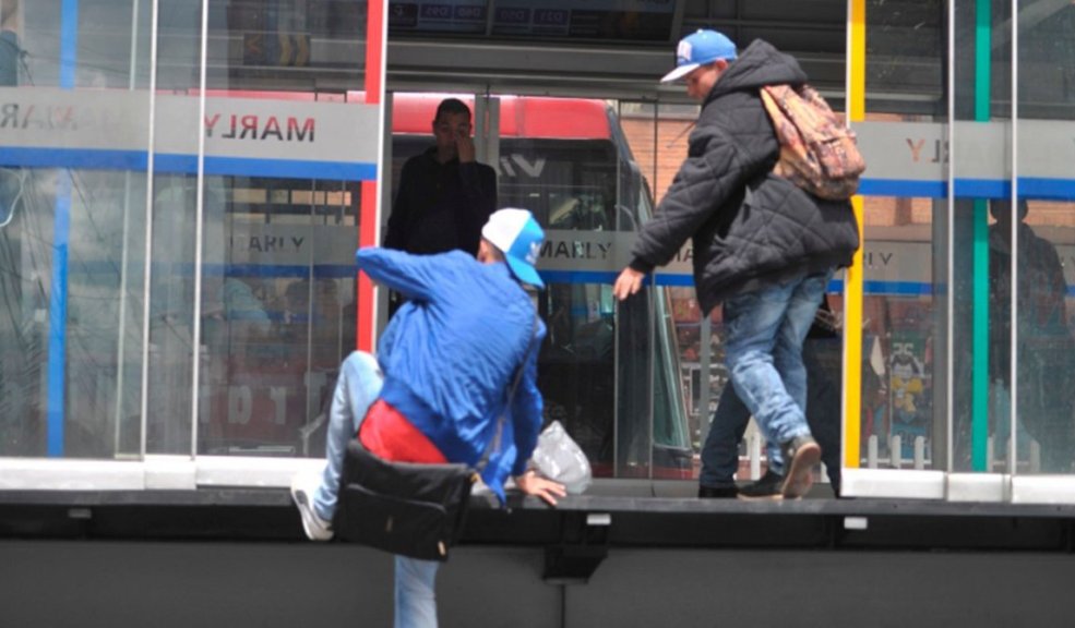 Colados, ¡Ojo! TransMilenio redobla esfuerzos para frenar la evasión TransMilenio sigue realizando monitoreo constante al comportamiento de las validaciones de más de 2 millones de usuarios del componente troncal y, a la fecha, el índice preliminar de evasión es de 14,33%.
