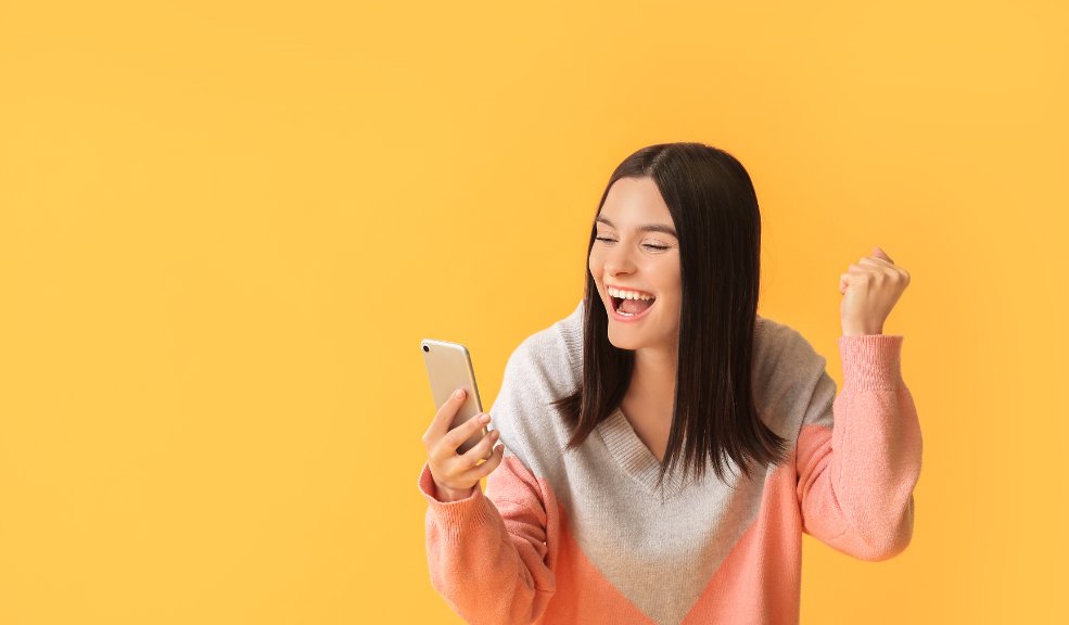 TransMilenio cada vez más cerca, ahora en su celular 1 TransMilenio cada vez más cerca, ahora en su celular Con el fin de brindarle un mejor servicio a sus usuarios y tener mayor cercanía, TransMilenio tiene su propio canal de WhatsApp