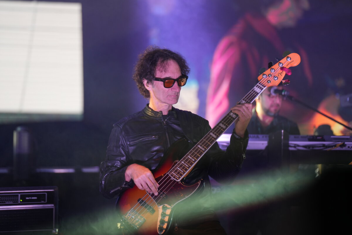 Bogotá vibró al ritmo del Rock y Pop en El Campín 2 Bogotá vibró al ritmo del Rock y Pop en El Campín El Estadio Nemesio Camacho El Campín se convirtió en el epicentro del rock al recibir a más de 30.000 personas para una noche inolvidable con los artistas más emblemáticos del género en los años 90.