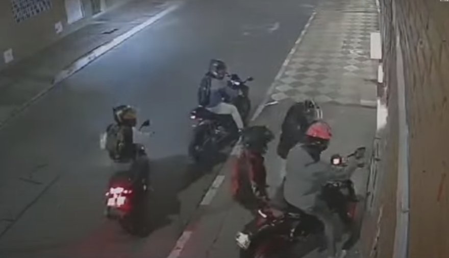 Delincuentes encañonaron a un joven y le robaron su moto en Rafael Uribe 1 Delincuentes encañonaron a un joven y le robaron su moto en Rafael Uribe Un nuevo robo se perpetró en la localidad de Rafael Uribe Uribe. Esta vez la víctima fue un joven de 24 años.