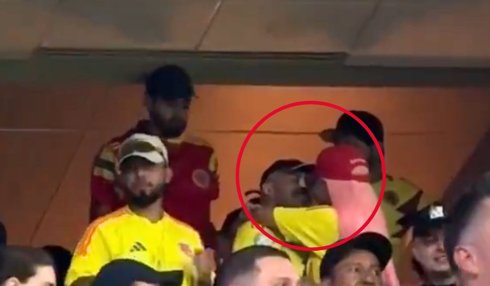 EN VIDEO: Así fue el apasionado beso entre Karol G y Feid en la final de la Copa Karol G y Feid demostraron el profundo amor que se tienen en público.