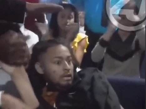 EN VIDEO: Pastor habría "resucitado" a un hombre durante un culto 1 EN VIDEO: Pastor habría "resucitado" a un hombre durante un culto Un video que circula en redes sociales se volvió viral debido a que muestra cómo un pastor habría resucitado a un hombre que murió durante un culto en Cartagena.