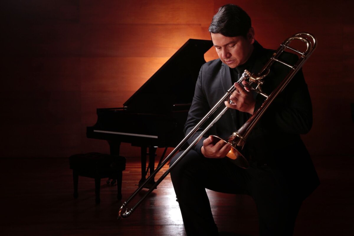 El japonés Chuhei Iwasaki estará al frente del concierto gratuito de la Filarmónica este sábado 1 El japonés Chuhei Iwasaki estará al frente del concierto gratuito de la Filarmónica este sábado La Filarmónica de Bogotá presenta una jornada musical especial este sábado, destacando a los compositores Georges Enesco, Launy Grøndahl y Josef Suk.