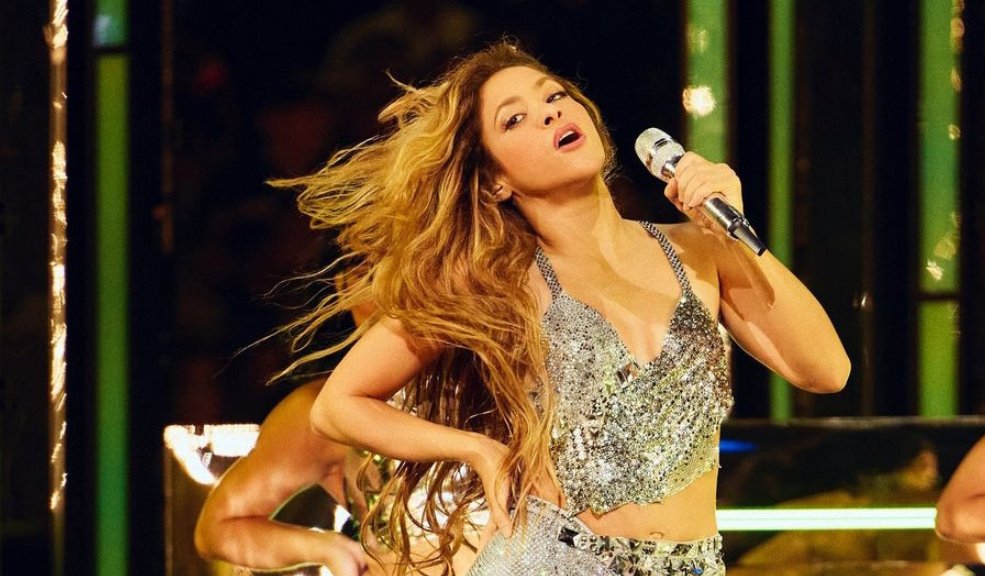 Este es el billete que cobró Shakira por cantar en la final de la Copa América 5 Este es el billete que cobró Shakira por cantar en la final de la Copa América Shakira cantó cuatro canciones en un show que duró aproximadamente ocho minutos.