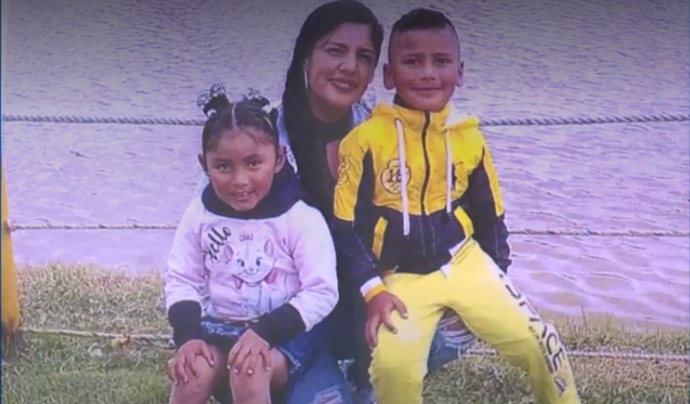 Expareja de mujer que desapareció con sus hijos la había apuñalado 8 Expareja de mujer que desapareció con sus hijos la había apuñalado Diana y sus dos hijos están desaparecidos desde el pasado 16 de julio. Se presume que la última persona que estuvo con ellos es la expareja de la mujer.