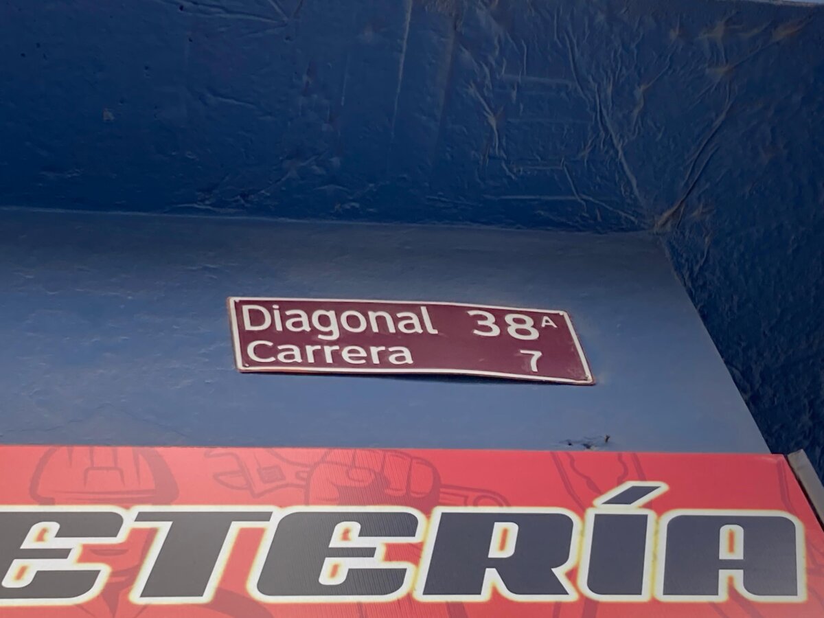 Extraño homicidio en Terreros - Soacha: la víctima estaba indocumentada 1 Extraño homicidio en Terreros - Soacha: la víctima estaba indocumentada Un hombre apareció sin vida en la cicloruta muy cerca del puente vehicular de Terreros. Las autoridades investigan este hecho, ya que la víctima fue atacada con arma de fuego.