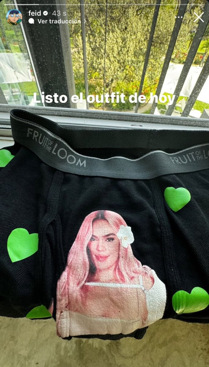 Feid causó revuelo al mostrar los boxers con los que recuerda a Karol G 1 Feid causó revuelo al mostrar los boxers con los que recuerda a Karol G En redes, los internautas han elogiado el curioso gesto de Feid.