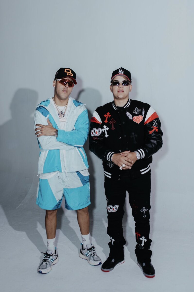 Gotay 'El Auténtiko' y J Álvarez prenden la fiesta con 'Suicida' 1 Gotay 'El Auténtiko' y J Álvarez prenden la fiesta con 'Suicida' El talentoso artista urbano Gotay 'El Auténtiko' lanzó su más reciente sencillo 'Suicida', una explosiva colaboración con el reconocido artista puertorriqueño J Álvarez.