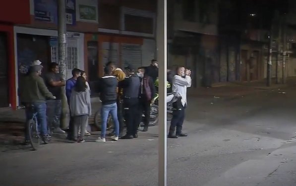 Hombre murió en medio de una riña familiar en Fontibón Un joven habría muerto a manos de un familiar luego de una riña. Los hechos ocurrieron en el barrio Boston de la localidad de Fontibón. Esto es lo que se sabe.
