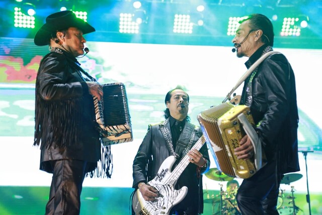 Los Tigres del Norte abren tercera fecha en Bogotá 1 Los Tigres del Norte abren tercera fecha en Bogotá Tras agotar boletería en sus dos primeras fechas, se ha confirmado un tercer show de Los Tigres del Norte en el Movistar Arena de Bogotá.