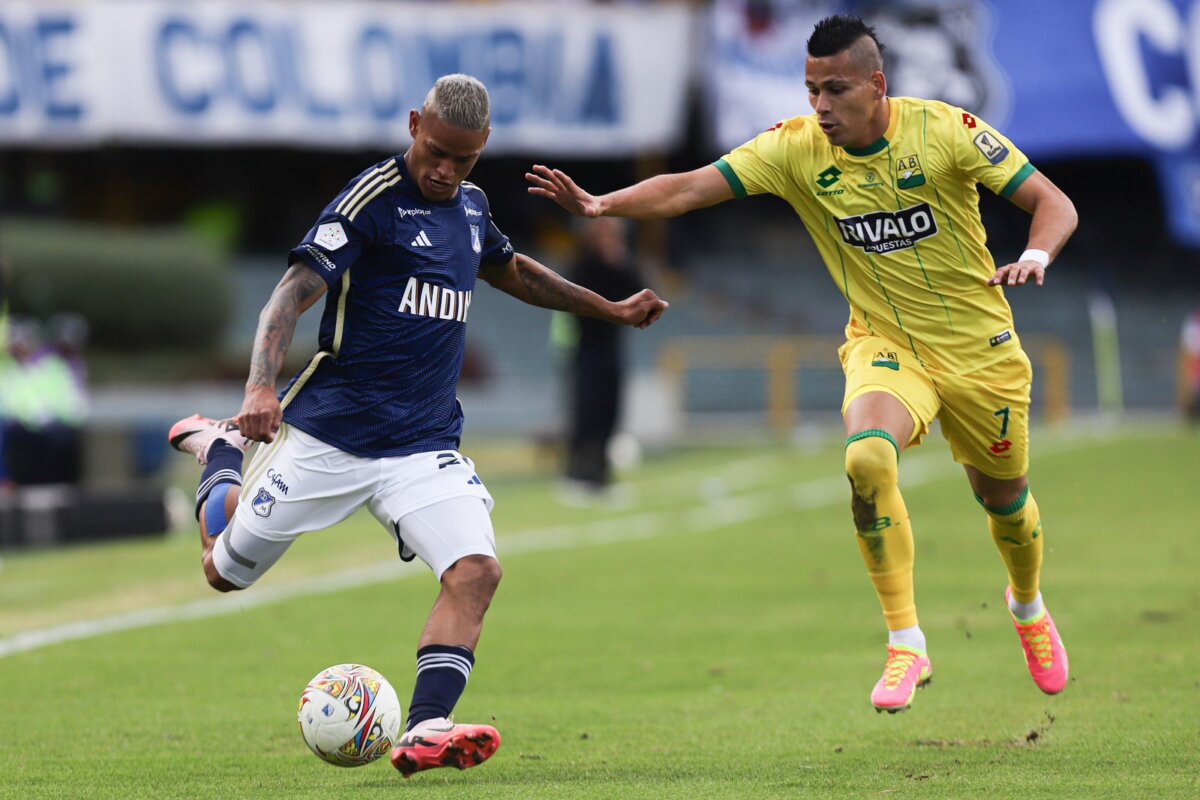 Millonarios derrotó a Bucaramanga en la segunda jornada de la Liga BetPlay 2 Millonarios derrotó a Bucaramanga en la segunda jornada de la Liga BetPlay En el encuentro contra Bucaramanga, Radamel Falcao jugó como titular y fue gracias a una anotación de tiro libre de Danovis Banguero que Millonarios logró su primera victoria, pues venía de empatar 1-1 con Independiente Medellín.
