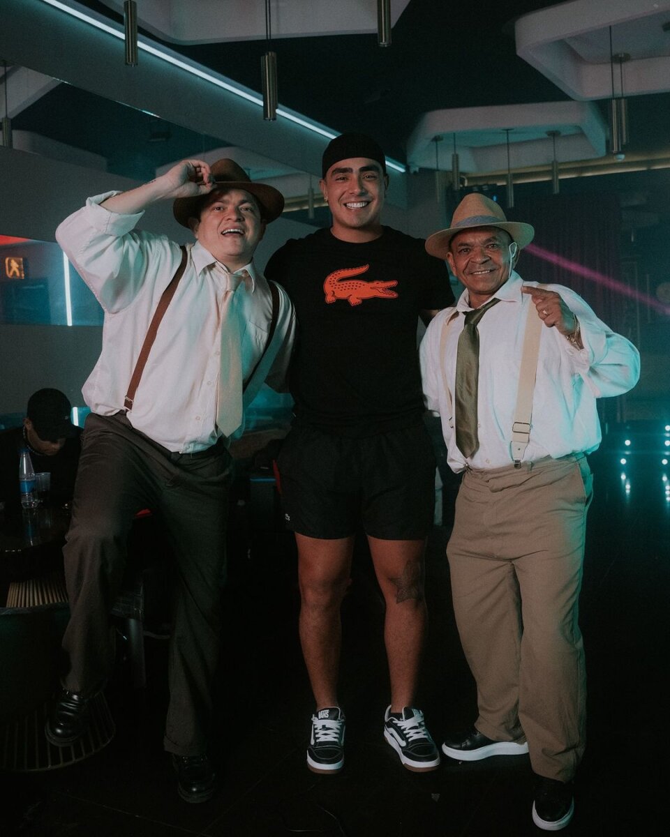Mono Zabaleta lanza el video oficial de 'El Secuestro' con la participación de 'Mane' Díaz 1 Mono Zabaleta lanza el video oficial de 'El Secuestro' con la participación de 'Mane' Díaz El reconocido artista Mono Zabaleta estrenó el video oficial de su canción 'El Secuestro', presentando varias sorpresas, entre ellas la participación de Luis Manuel Díaz, cariñosamente conocido como 'Mane' Díaz, padre del destacado jugador de la Selección Colombia y del Liverpool de Inglaterra, Luis Díaz.