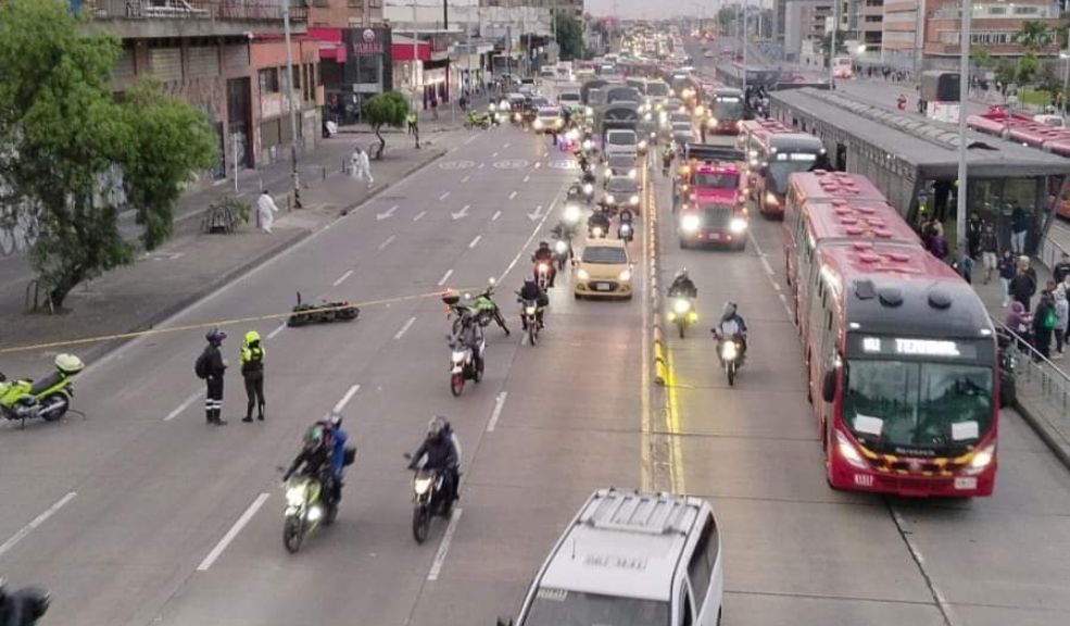 Motociclista murió tras grave accidente de tránsito en Los Mártires 5 Motociclista murió tras grave accidente de tránsito en Los Mártires Los motociclistas continúan protagonizando impactantes accidentes de tránsito en la capital, así lo evidenció el siniestro que se registró este martes.
