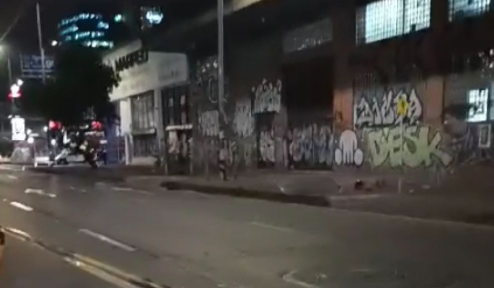 Motociclista murió tras grave accidente de tránsito en Los Mártires 1 Motociclista murió tras grave accidente de tránsito en Los Mártires Los motociclistas continúan protagonizando impactantes accidentes de tránsito en la capital, así lo evidenció el siniestro que se registró este martes.