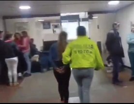 En Usme: mujer torturaba a sus 2 hijos menores de edad cuando no le pagaban la cuota diaria 1 En Usme: mujer torturaba a sus 2 hijos menores de edad cuando no le pagaban la cuota diaria Una mujer, madre de 2 menores de 13 y 14 años de edad, fue capturada en el sur de Bogotá por torturar a sus hijos cuando estos no le pagan una cuota diaria de $50.000.