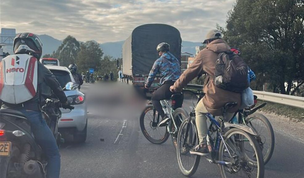 Impactante accidente de tránsito dejó sin vida a una motociclista En horas de la mañana de este 24 de julio se presentó un fuerte accidente de tránsito cerca de Bogotá.