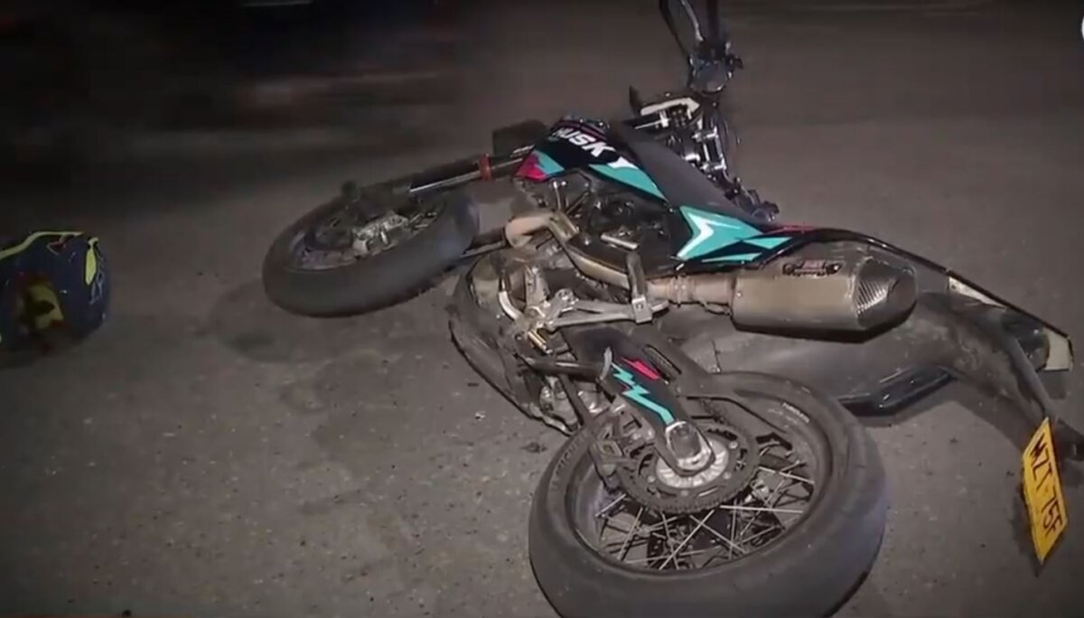 Piden justicia por Ricardo, el agente de transitado que fue arrollado en Bogotá 1 Piden justicia por Ricardo, el agente de transitado que fue arrollado en Bogotá Luego de sufrir un accidente de tránsito el pasado jueves a las 11:30 p.m. en la Avenida Boyacá mientras cubría su turno nocturno, Ricardo Ruíz Moreno, un hombre trabajador y padre de familia, empezó a vivir un calvario. Luego de sufrir un accidente de tránsito el pasado jueves a las 11:30 p.m. en la Avenida Boyacá mientras cubría su turno nocturno, Ricardo Ruíz Moreno, un hombre trabajador y padre de familia, empezó a vivir un calvario.