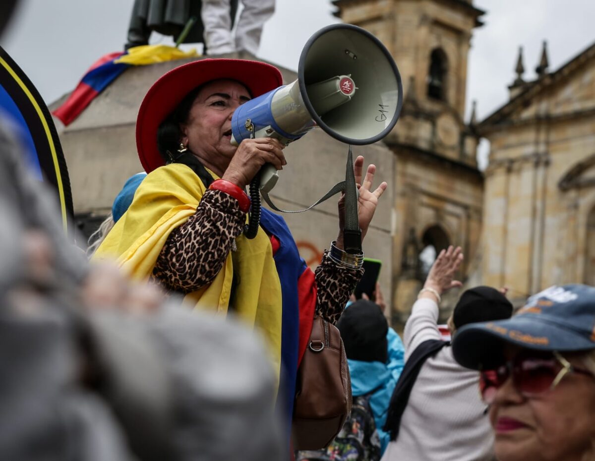 Reservistas de las FF. MM. protestan contra Petro en medio de la celebración del 20 de julio En este momento, militares retirados y algunos ciudadanos protestan en la Plaza de Bolívar en contra del Gobierno Petro. Le contamos cuáles son las razones.