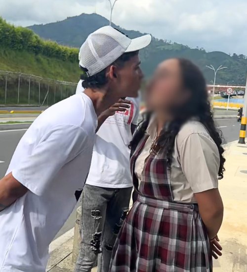 Revocan casa por cárcel y envían a prisión a reconocido “influencer” por abuso de menores 1 Revocan casa por cárcel y envían a prisión a reconocido “influencer” por abuso de menores El joven es acusado de acudir a las afueras de varios colegios de Medellín para inducir a menores de edad en prácticas sexuales.