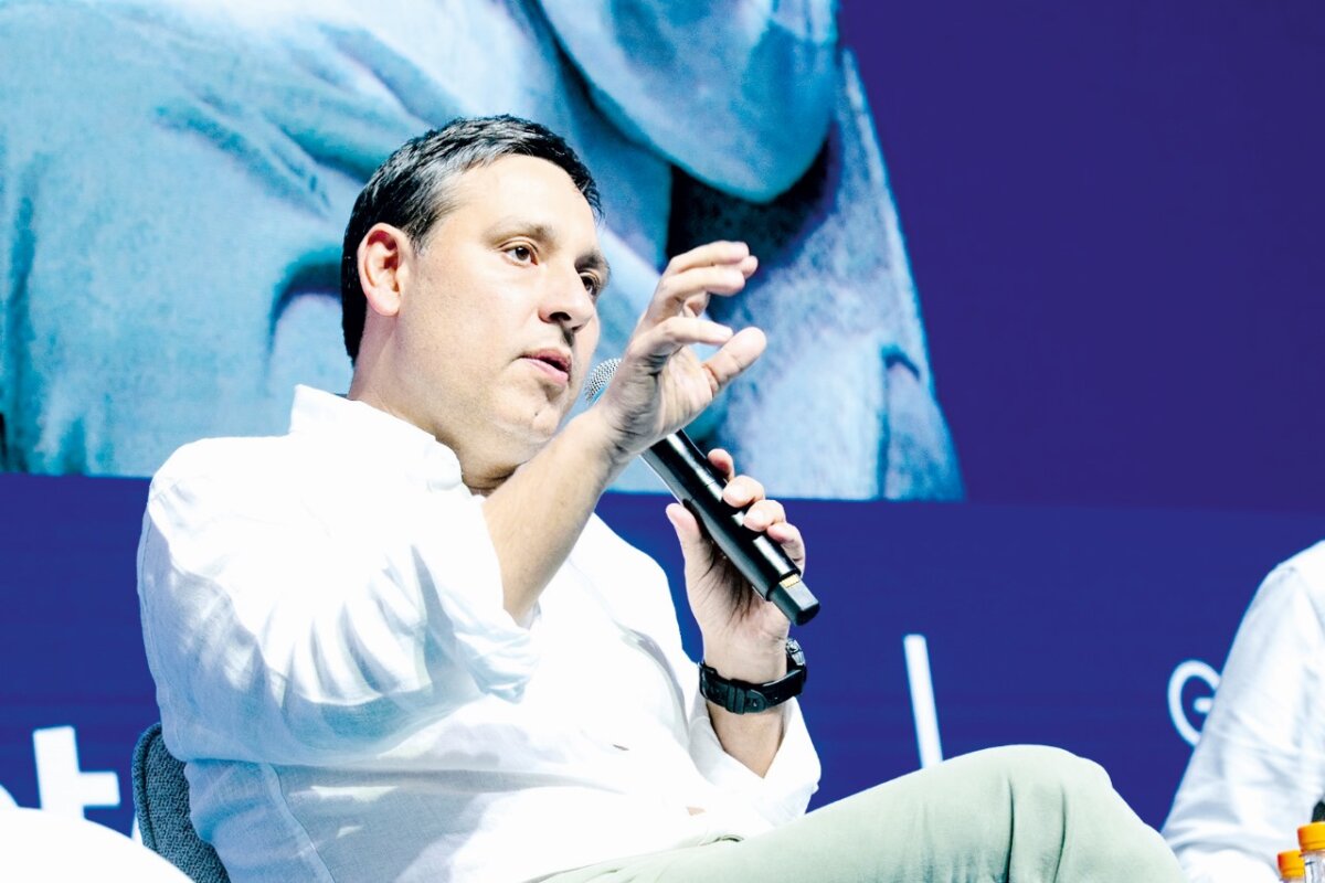 Tecnología, una apuesta contra la pobreza en Colombia 1 Tecnología, una apuesta contra la pobreza en Colombia El ministro TIC, Mauricio Lizcano, habló con Q’HUBO sobre los proyectos tecnológicos que transforman la vida de los colombianos.
