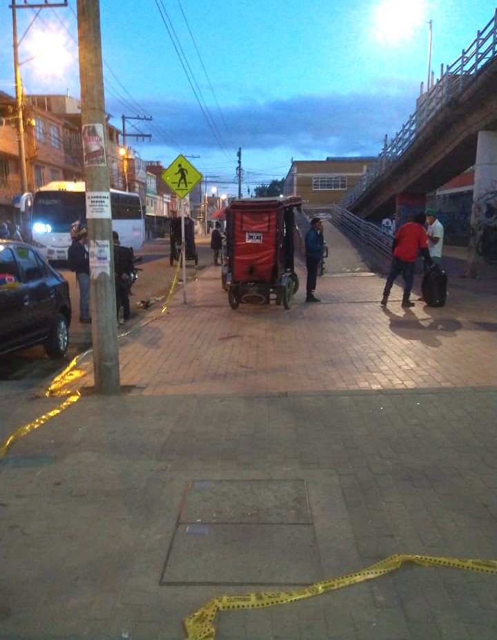 Tensión tras el homicidio de Neder en el León XIII de Soacha En el sector de León XIII sujetos atentaron contra la vida de dos bicitaxistas que trabajan sobre la paralela de la Autopista Sur. Neder Licona llegó a un centro de salud sin signos vitales, mientras que la otra víctima se recupera sus heridas.