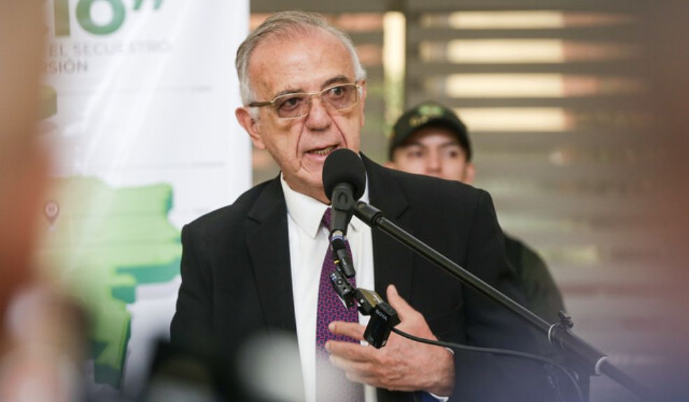 Tras amenazas, MinDefensa asegura que habrá suficiente seguridad en la COP 16 Ante las amenazas de las disidencias de las Farc al mando de Néstor Gregorio Vera, alias Iván Mordisco, de atentar en contra de la COP16, el ministro de Defensa, Iván Velásquez, envió un mensaje de tranquilidad.