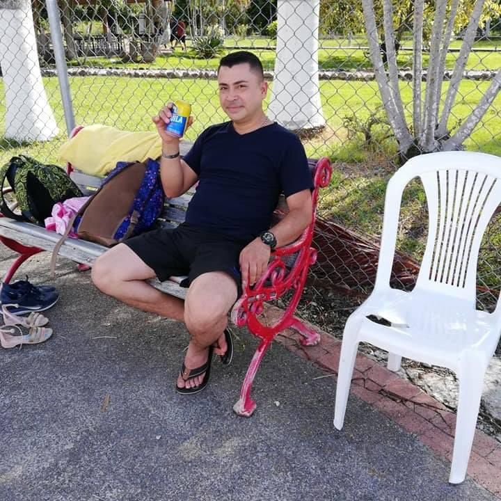 Mecánico fue asesinado y torturado en el 7 de Agosto: esta es su identidad 2 Mecánico fue asesinado y torturado en el 7 de Agosto: esta es su identidad Alexander Sánchez Montes, de 45 años, fue hallado muerto y con signos de tortura en su vivienda en Barrios Unidos.