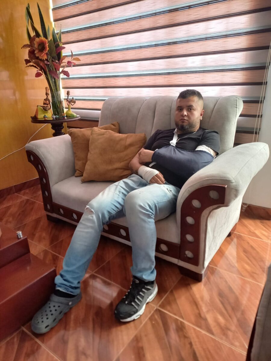 Carlos fue arrollado por un Sitp en El Restrepo, ahora vive una pesadilla 2 Carlos fue arrollado por un Sitp en El Restrepo, ahora vive una pesadilla El conductor del Sitp alega que no vio a Carlos; sin embargo, él lo desmintió.
