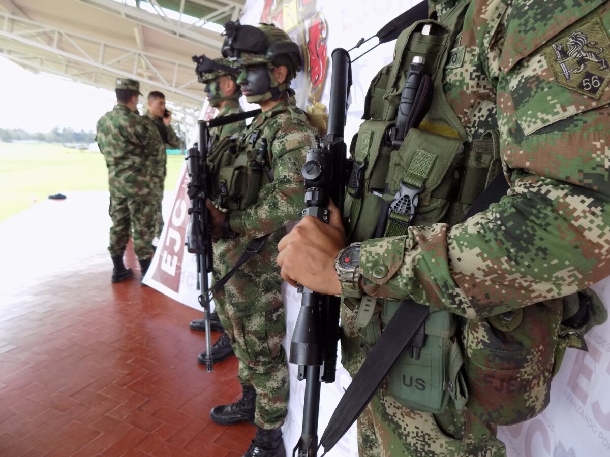 Cinco soldados heridos en combate con disidencias de las Farc 1 Cinco soldados heridos en combate con disidencias de las Farc En medio de combates entre el Ejército y disidencias de las Farc, cinco soldados resultaron heridos en el departamento del Cauca.