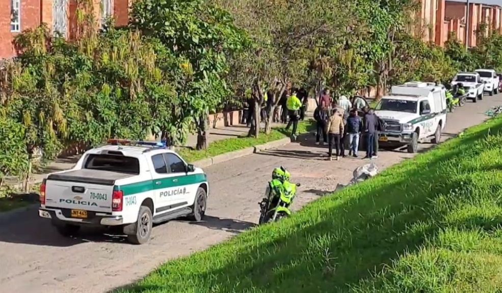 Lo que se sabe sobre hallazgo de cuerpos desmembrados en San Mateo Un macabro hallazgo se registró a tempranas horas de la mañana de este miércoles en vía pública del municipio de Soacha. En bolsas y lona un ciudadano se percató que se encontraban dos cuerpos desmembrados.