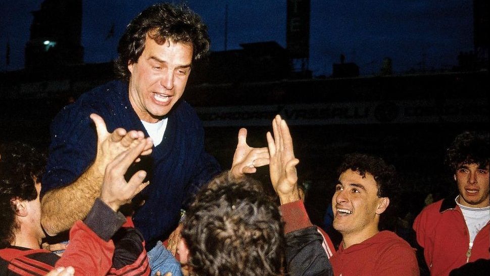 Bielsa: el ‘Loco’ que enfrentaremos en las semifinales de Copa América 1 Bielsa: el ‘Loco’ que enfrentaremos en las semifinales de Copa América El duelo que tendrá Colombia, en la semifinal de Copa América, no será fácil. Uruguay llega fuerte gracias al liderazgo de su DT, Marcelo Bielsa. Conózcalo.