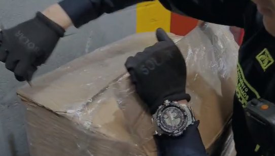 Incautan 20 kilos de marihuana en una encomienda en el Aeropuerto El Dorado 1 Incautan 20 kilos de marihuana en una encomienda en el Aeropuerto El Dorado El paquete sería enviado desde Bogotá al Amazonas.
