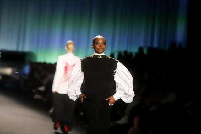 Bogotá Fashion busca diseñadores 1 Bogotá Fashion busca diseñadores El programa de promoción y circulación del sector moda de la Cámara de Comercio de Bogotá (CCB), abrió la convocatoria a diseñadores y marcas de diseño independiente para su octava edición que se celebrará en mayo de 2025.
