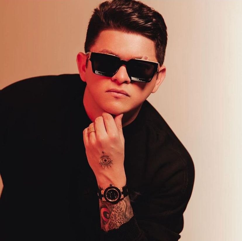 Robaron al cantante Mono Zabaleta cuando se dirigía a una presentación 1 Robaron al cantante Mono Zabaleta cuando se dirigía a una presentación Mientras se dirigía del aeropuerto José Maria Córdova, del municipio de Rionegro a la ciudad de Medellín a cumplir con una presentación, el artista Mono Zabaleta fue víctima de un atraco.
