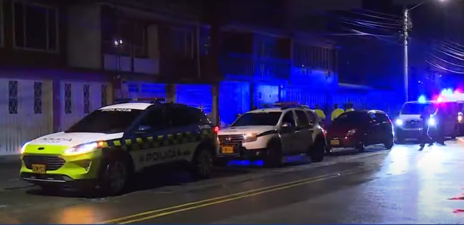 Ladrones hirieron a policía por robarle el carro en Puente Aranda Los delincuentes huyeron con el vehículo, mientras que el policía resultó gravemente herido.