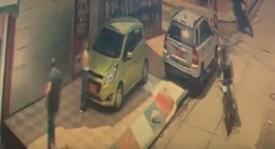 Revelan video de la persecución en la que patrullero Heiner Loaiza pierde la vida 3 Revelan video de la persecución en la que patrullero Heiner Loaiza pierde la vida En la grabación quedó registrado el momento del robo y luego la persecución en la que lamentablemente el patrullero recibe una herida mortal.