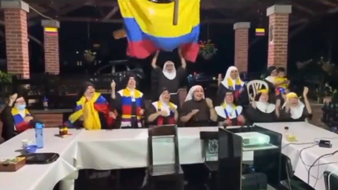 ¡Ayuda divina! Monjas alientan a la Selección Colombia y se viralizan 1 ¡Ayuda divina! Monjas alientan a la Selección Colombia y se viralizan En redes sociales se hizo viral un video en el que se ve cuando un grupo de monjas apoya a la 'Tricolor' y cantan a favor del equipo nacional.