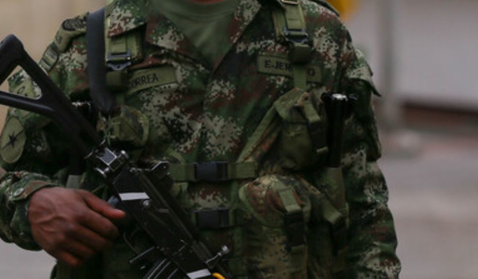 30 soldados del Ejército fueron retenidos por la comunidad en límites entre Guaviare y Meta 1 30 soldados del Ejército fueron retenidos por la comunidad en límites entre Guaviare y Meta Este domingo se reportó la retención de 30 soldados del Ejército en los municipios del Guaviare y Meta. Por fortuna, la situación ya está bajo control.