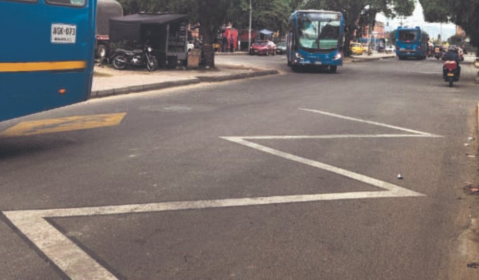 Arrancan las sanciones por uso de carril exclusivo en la carrera 13 6 Arrancan las sanciones por uso de carril exclusivo en la carrera 13 La medida busca beneficiar a más de 60.000 usuarios del SITP que siguen su ruta por la carrera 13 al optimizar sus tiempos de viaje y mejorar la seguridad vial para peatones, ciclistas y motociclistas.