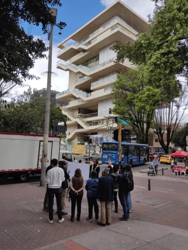 Bogotá inaugurará el primer parque público vertical de Latinoamérica 1 Bogotá inaugurará el primer parque público vertical de Latinoamérica En Bogotá, se está a punto de inaugurar el primer parque vertical de la ciudad, una obra innovadora que marca un hito en la arquitectura latinoamericana y en la oferta cultural de la capital colombiana.