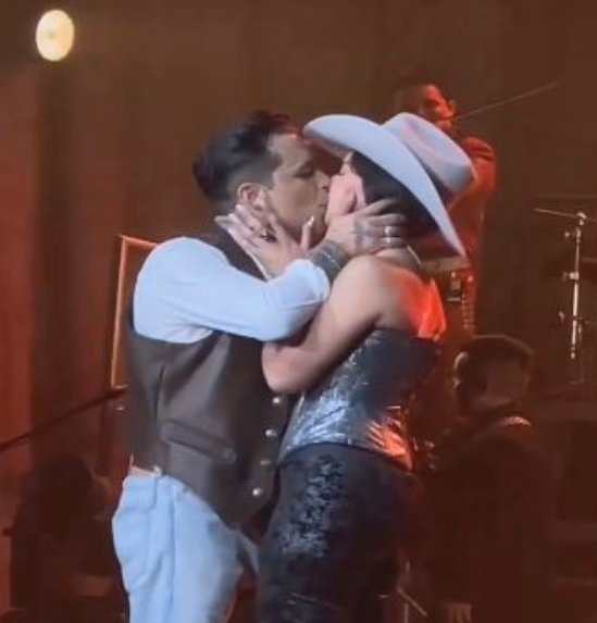 Christian Nodal presumió a Ángela Aguilar con polémica foto y causó furor en redes 1 Christian Nodal presumió a Ángela Aguilar con polémica foto y causó furor en redes Nodal acabó con los rumores de embarazo de su esposa al compartir una sensual foto en la que se la ve esbelta y feliz disfrutando del sol.