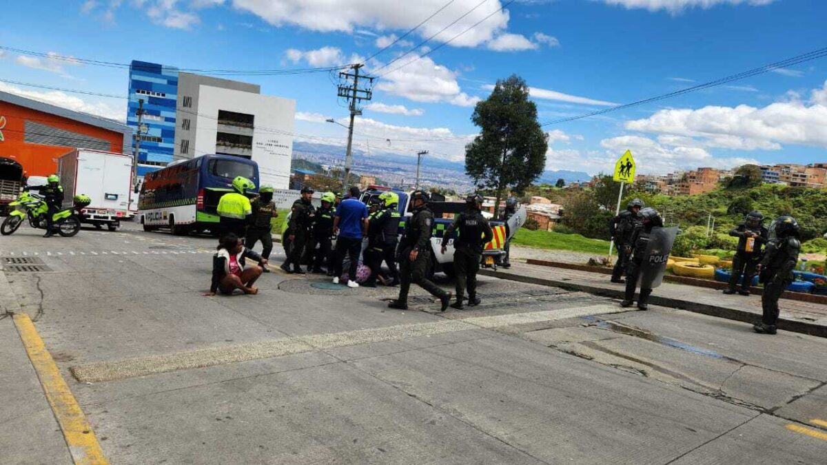 Cuerpos hallados en San Cristóbal tenían heridas de bala 1 Cuerpos hallados en San Cristóbal tenían heridas de bala Q'HUBO conoció los detalles del macabro hallazgo de dos cuerpos con signos de violencia en el sector conocido como Caño del Bronx, localidad de San Cristóbal.