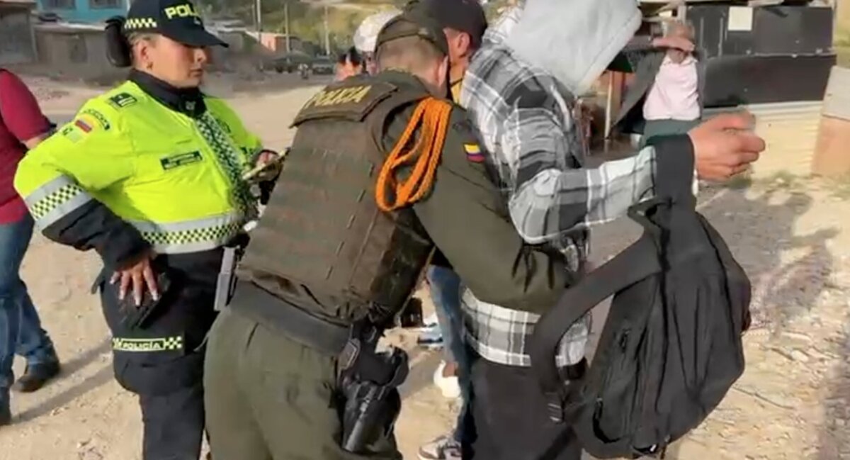 Esta es la estrategia con la que buscan mejorar la seguridad en Soacha 1 Esta es la estrategia con la que buscan mejorar la seguridad en Soacha En un esfuerzo por fortalecer la seguridad en los territorios, la Policía Metropolitana de Soacha llevó a cabo la octava jornada del 'Plan Cazador', una estrategia de prevención diseñada para generar una mejor percepción de seguridad entre los ciudadanos.