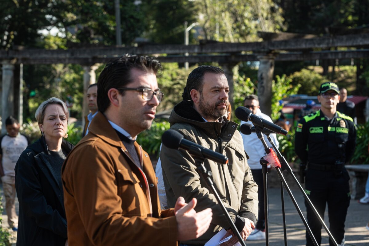 Estas son las medidas que tomó el Distrito para proteger a los niños Embera en Bogotá 1 Estas son las medidas que tomó el Distrito para proteger a los niños Embera en Bogotá Galán informó las medidas que se llevarán a cabo en la capital para proteger a los menores asentados en el Parque Nacional y en las UPI La Rioja y La Florida.