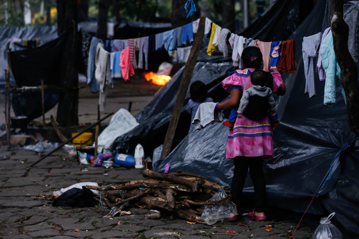 Estudio distrital revela 14 posibles casos de violencia sexual en los asentamientos de la comunidad Emberá 1 Estudio distrital revela 14 posibles casos de violencia sexual en los asentamientos de la comunidad Emberá A un mes de la implementación de la Estrategia Móvil 24/7, el Distrito ha identificado 337 situaciones de riesgo para la comunidad Emberá asentada en el Parque Nacional. Esta estrategia ha permitido realizar más de 270 recorridos y documentar una serie de peligros que enfrenta esta población vulnerable.