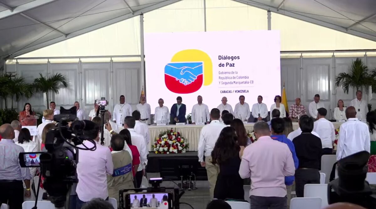 Gobierno planearía iniciar diálogos de paz con el Clan del Golfo 1 Gobierno planearía iniciar diálogos de paz con el Clan del Golfo El gobierno de Gustavo Petro estaría buscando iniciar diálogos de paz con el grupo armado Clan del Golfo, considerado como uno de los de mayor crecimiento, según expertos.