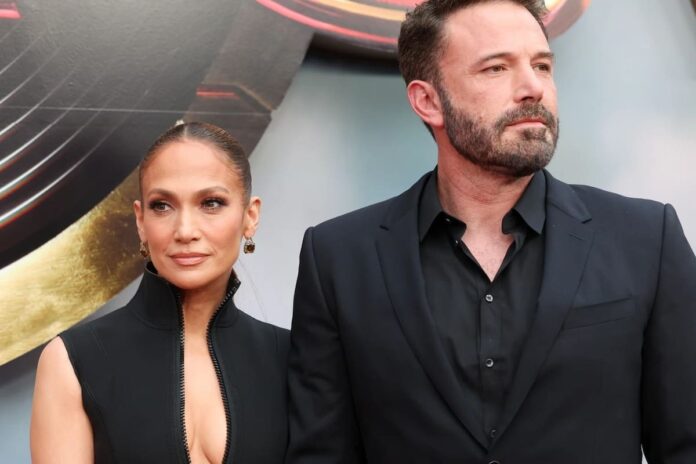 Jennifer López y Ben Affleck sí se divorciarán: medio internacional reveló detalles 1 Jennifer López y Ben Affleck sí se divorciarán: medio internacional reveló detalles Recientemente, se ha revelado que Ben Affleck y Jennifer López solicitarán el divorcio después de no haber logrado reconciliarse en su último intento. La pareja contrajo matrimonio en una ceremonia privada en 2022.