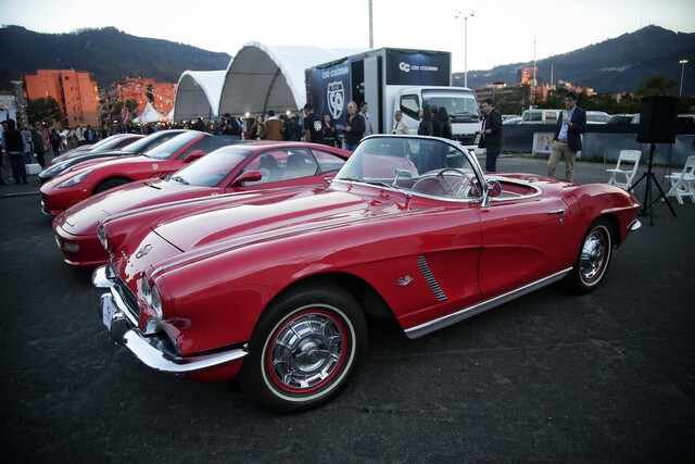 No se pierda el desfile de carros antiguos que se realizará en Bogotá 1 No se pierda el desfile de carros antiguos que se realizará en Bogotá Más de 200 autos clásicos llenarán las calles de Bogotá en un desfile este 31 de agosto en celebración a la historia y tradición de la ciudad en el marco de cumpleaños número 468.