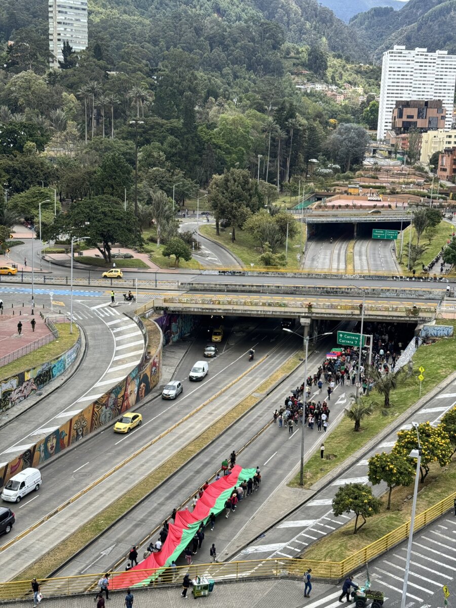 Minga indígena se moviliza en el centro de Bogotá: esto es lo que piden 1 Minga indígena se moviliza en el centro de Bogotá: esto es lo que piden Las movilizaciones de las comunidades indígenas avanzan por diversos puntos de la ciudad. Estos son los más afectados.