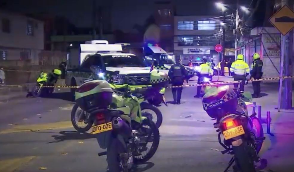 Mujer fue asesinada frente a su casa en Kennedy 1 Mujer fue asesinada frente a su casa en Kennedy Las autoridades buscan al responsable de la muerte de una mujer en la localidad de Kennedy.